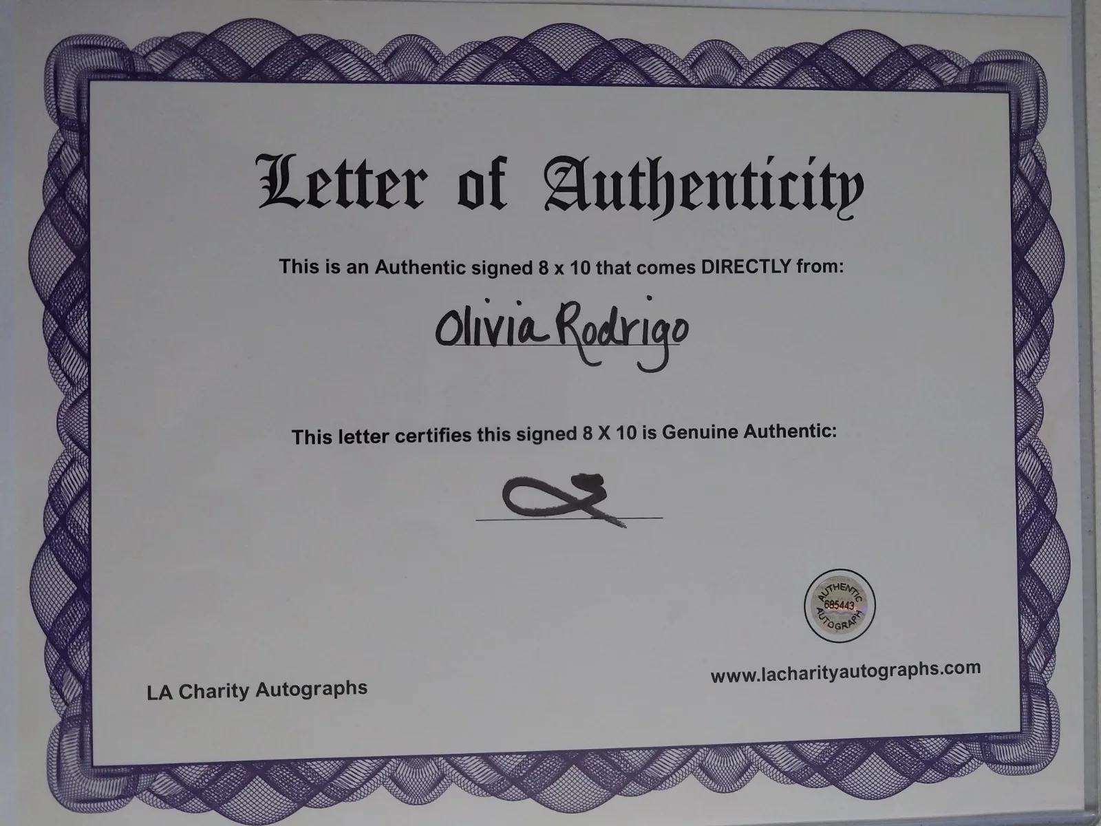 Olivia Rodrigo Signed 8x10 Photo Original Matte Finish LOA Genuine Athentic, изображение 2