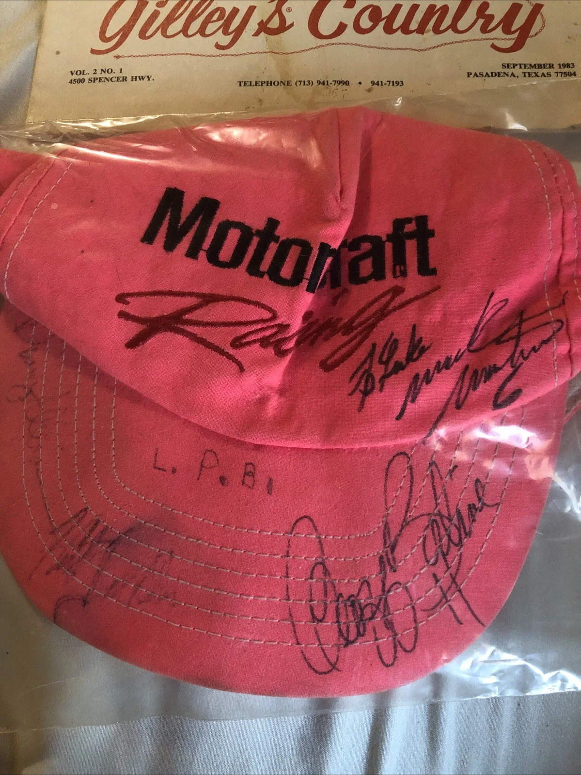 1983 Gilley’s Country Magazine & Mark Martin Signed Cap, изображение 3