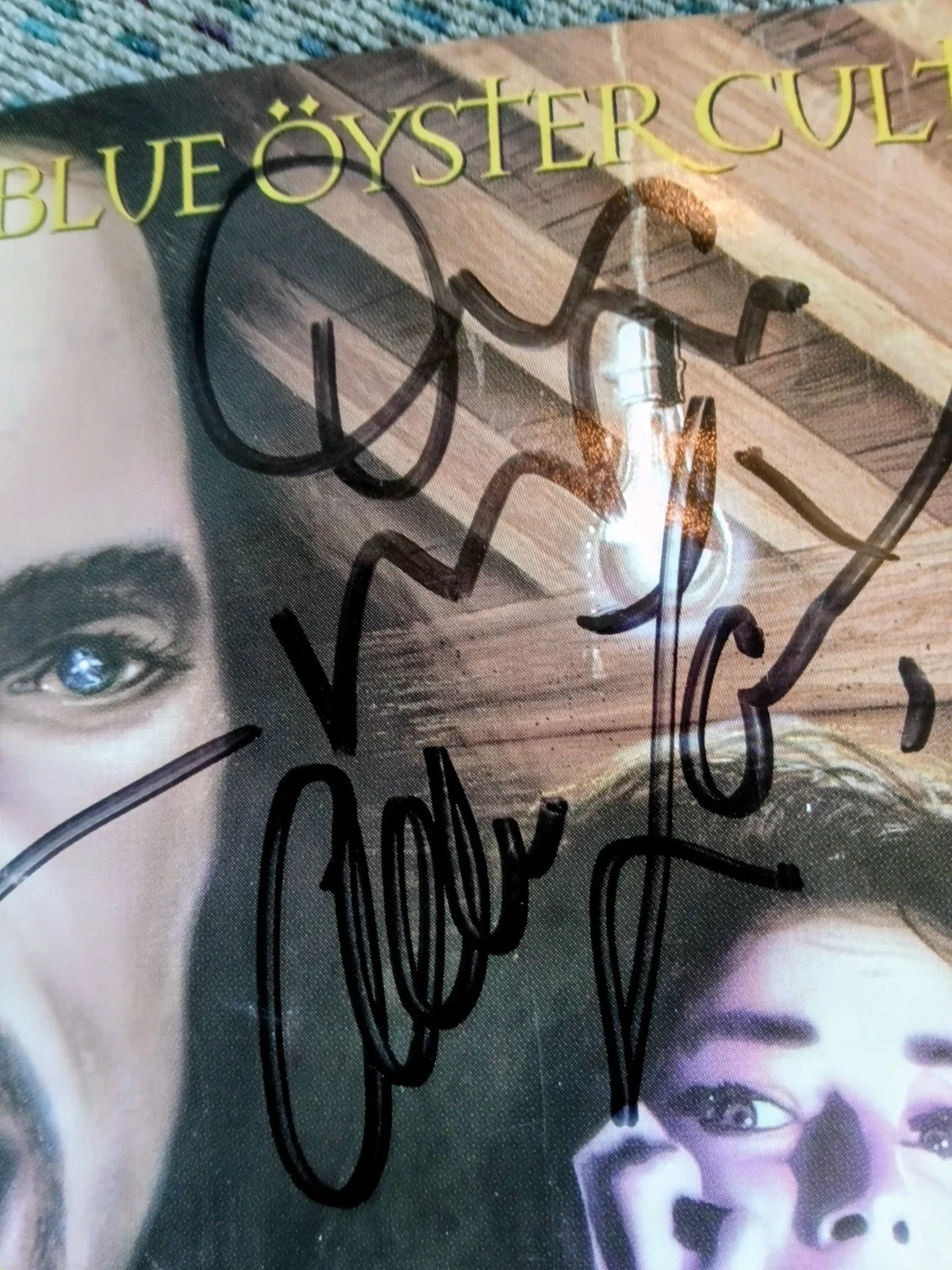 very good condition CD hand signed by the group, image 2