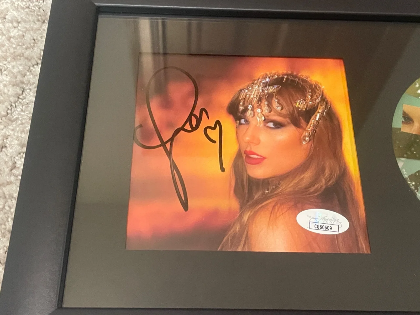Taylor Swift Signed Framed The Life Of A Showgirl CD JSA COA Photo 1, изображение 2