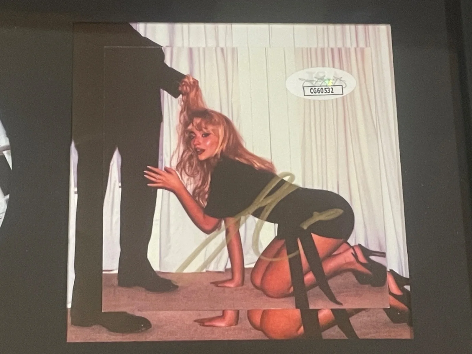 SABRINA CARPENTER — SABRINA CARPENTER MANS BEST FRIEND SEXY CD RARE SIGNED AUTO 7x12 FRAMED JSA COA, image 2