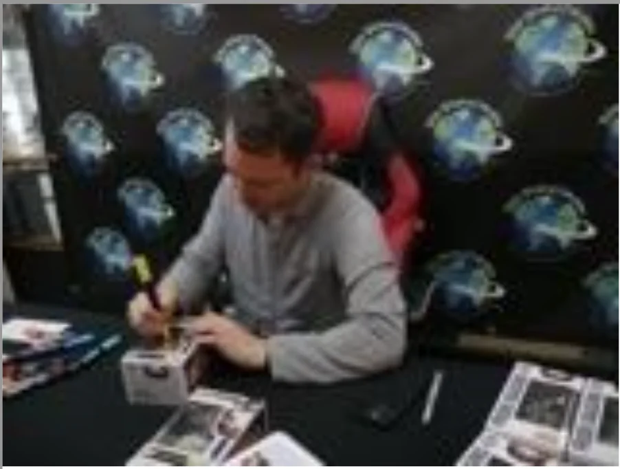 Elijah Wood — Elijah Wood Autographed/Signed Frodo Baggins Funko #444 LOTR~Limited Edition COA, изображение 4