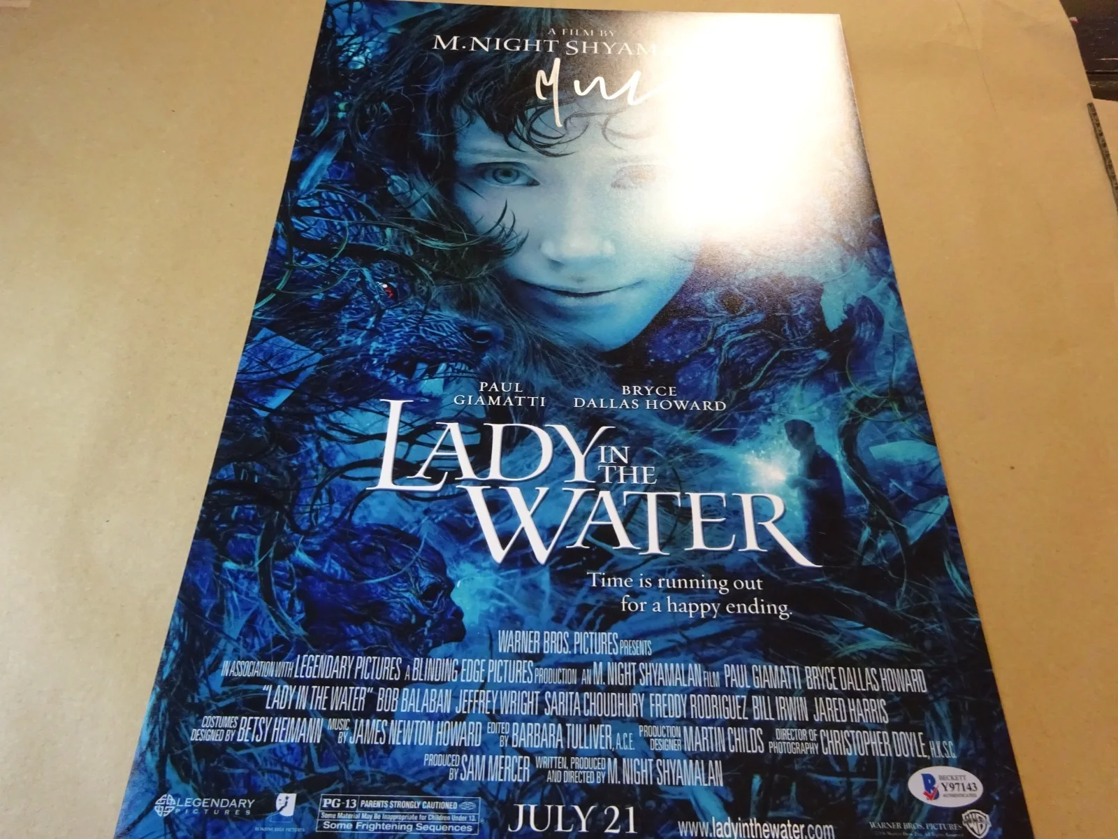 M Night Shyamalan — Signed M Night Shyamalan Autographed Lady In The Water 12"x18" Photo Beckett COA, изображение 2