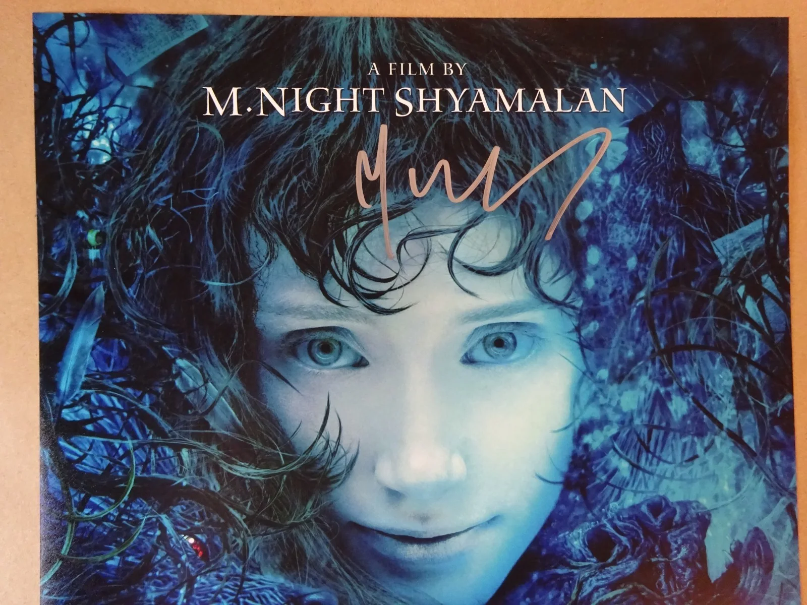 M Night Shyamalan — Signed M Night Shyamalan Autographed Lady In The Water 12"x18" Photo Beckett COA, изображение 3