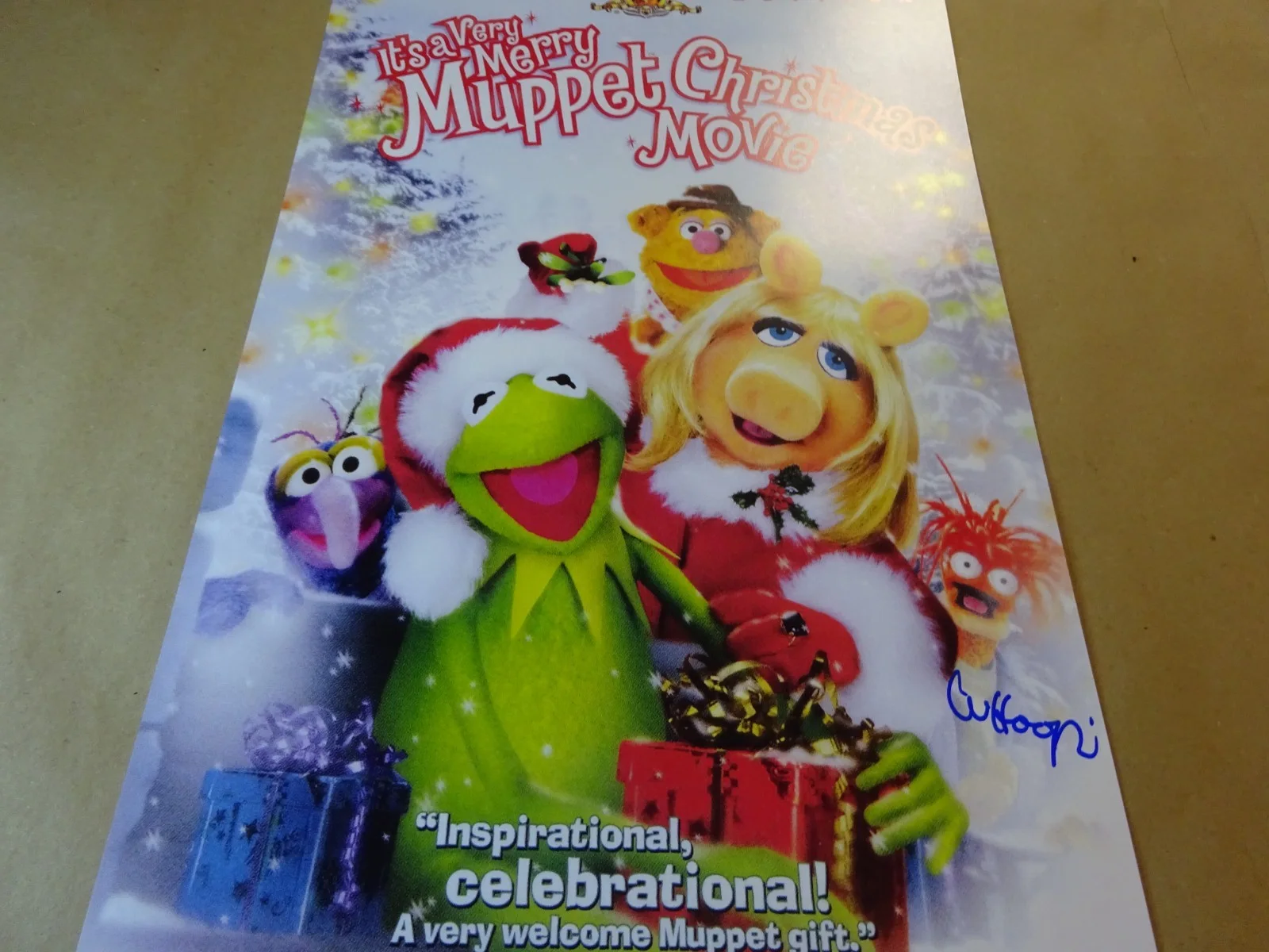 Whoopi Goldberg — Signed Whoopi Goldberg Autographed 11"x17" Muppet Christmas Movie Photo, изображение 2