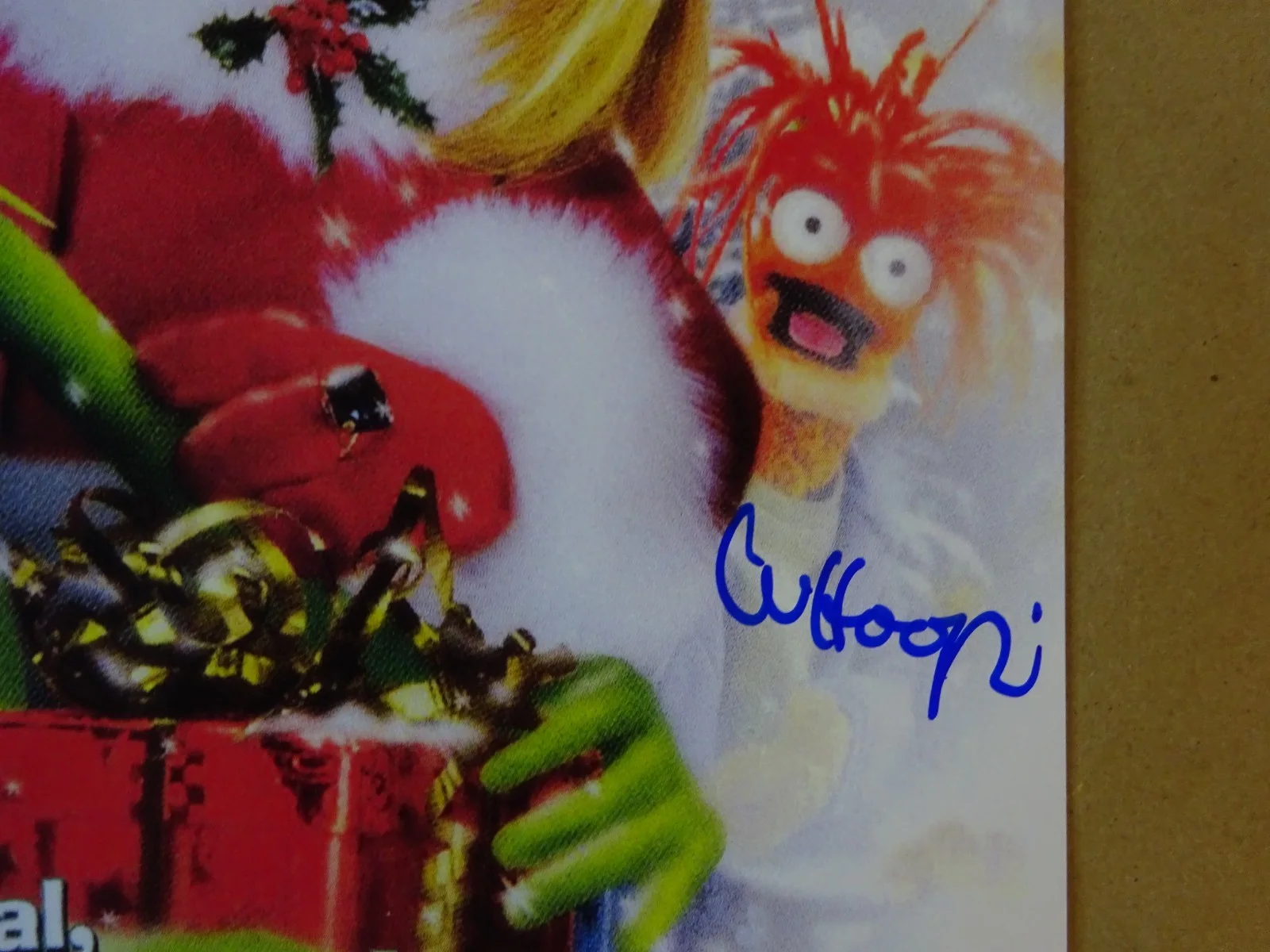 Whoopi Goldberg — Signed Whoopi Goldberg Autographed 11"x17" Muppet Christmas Movie Photo, изображение 3