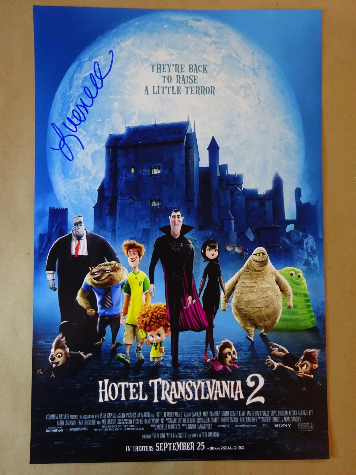 Luenell Campbell — Signed Luenell Campbell Autographed Hotel Transylvania 2 11"x17" Photo