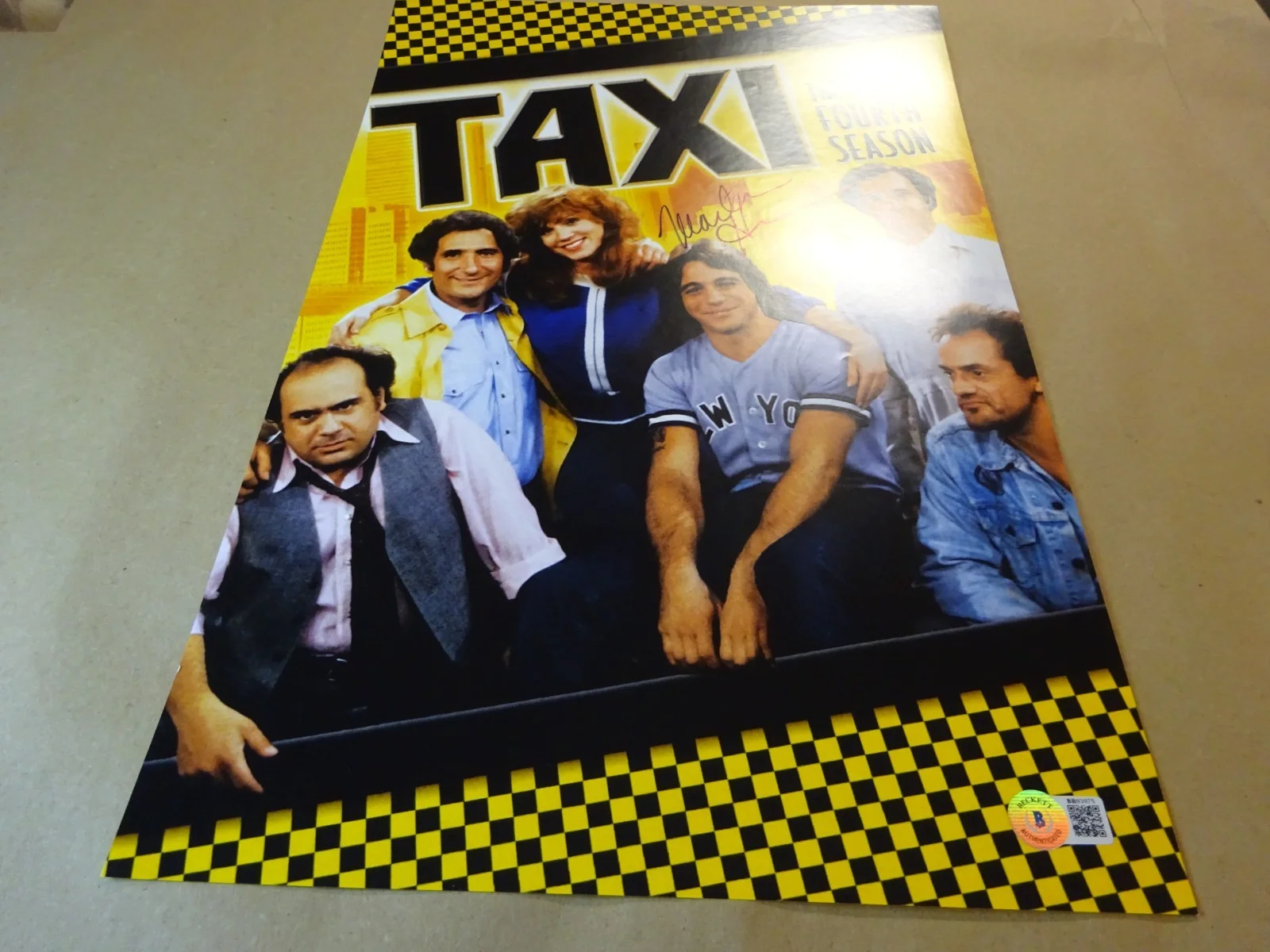 Marilu Henner — Autographed Marilu Henner Signed Taxi Season 4 Photo 11"x17" Beckett BAS COA, изображение 2