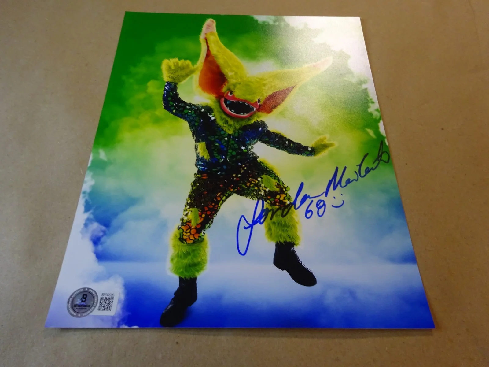 Jordan Mailata — Autographed Jordan Mailata Signed 8"x10" Masked Singer Photo Beckett BAS COA, изображение 2