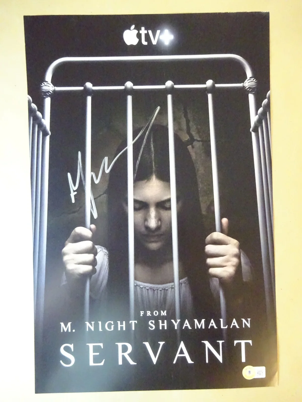 M Night Shyamalan — Signed M Night Shyamalan Autographed Servant 11"x17" Photo Beckett BAS COA
