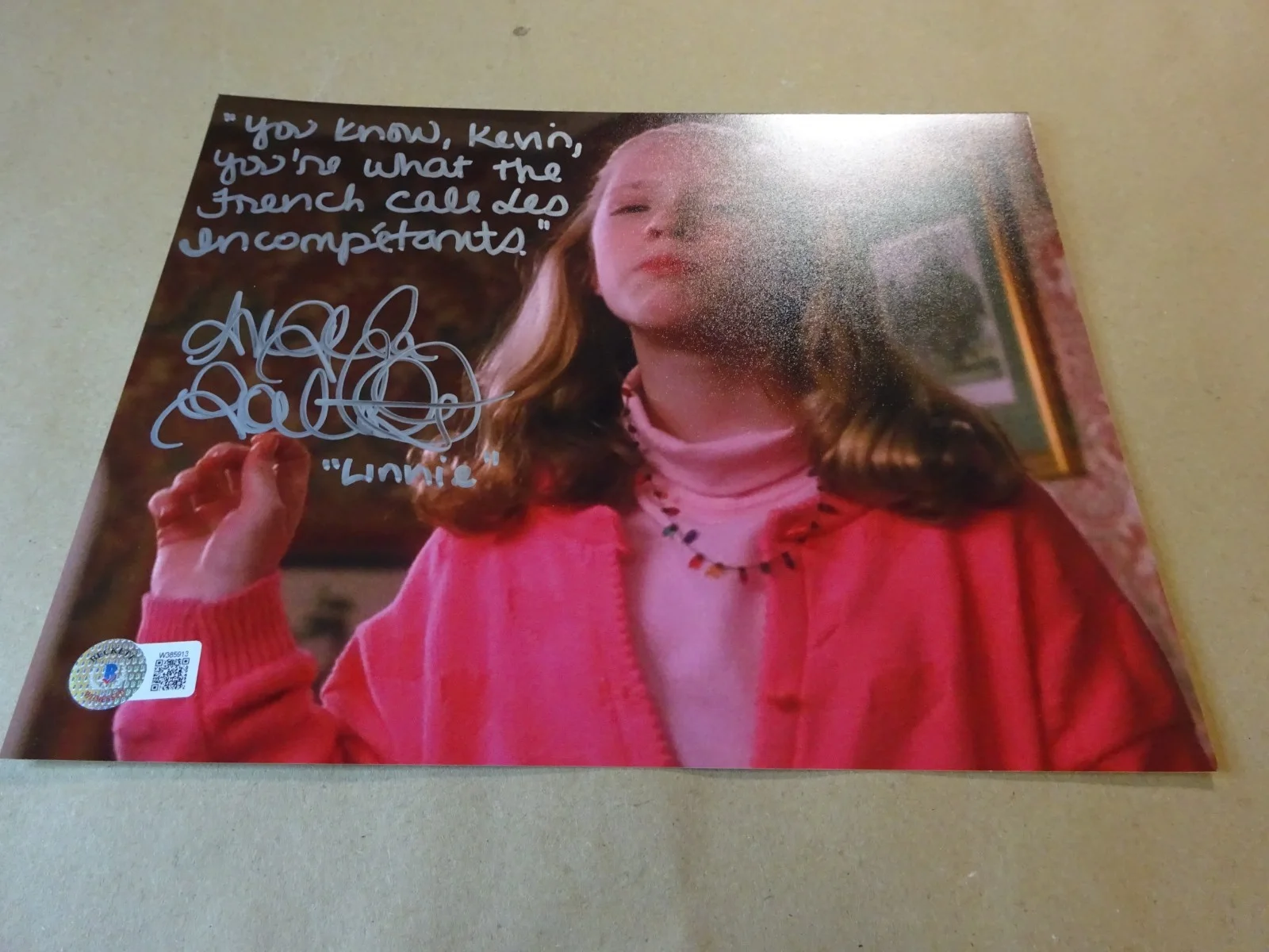 Angela Goethals — Signed Angela Goethals Autographed & Quote 8"x10" Photo Home Alone Beckett COA, изображение 2