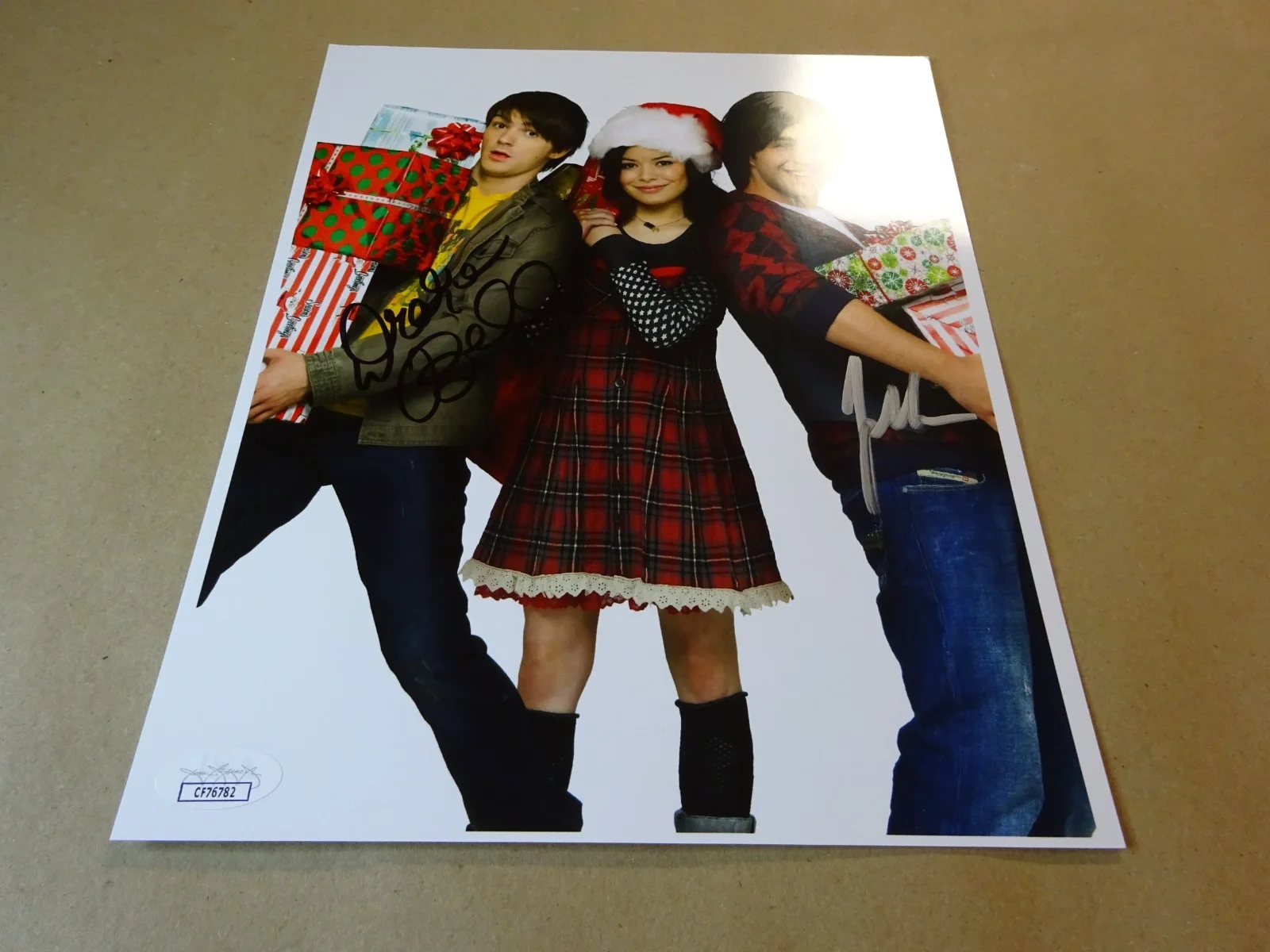 Drake Bell, Josh Peck — Signed Drake Bell & Josh Peck 8"x10" Photo Merry Christmas Drake & Josh JSA COA, изображение 2