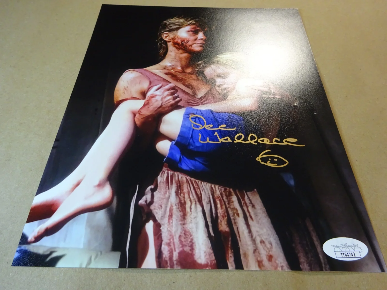 Dee Wallace — Signed Dee Wallace Autographed 8"x10" Photo Cujo JSA COA, image 2
