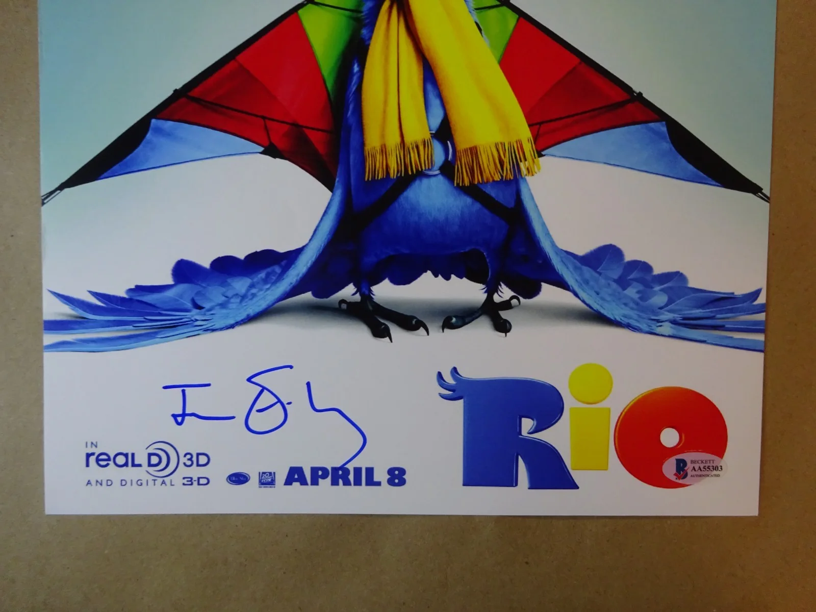 Jesse Eisenberg — Signed Jesse Eisenberg Autographed Rio 11"x17" Photo Beckett BAS COA, image 3