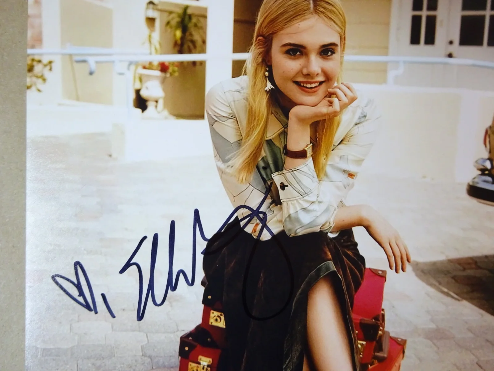 Elle Fanning — Autographed Elle Fanning Signed 8"x10" Photo Beckett BAS COA, image 3