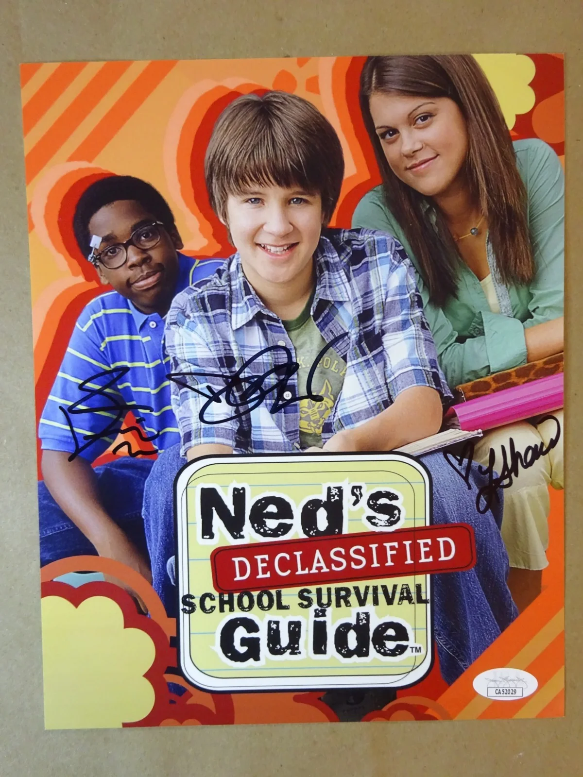 Daniel Curtis Lee, Devon Werkheiser, Lindsay Shaw — 8"x10" Photo Ned's Declassified School Survival Guide Signed by 3 JSA COA