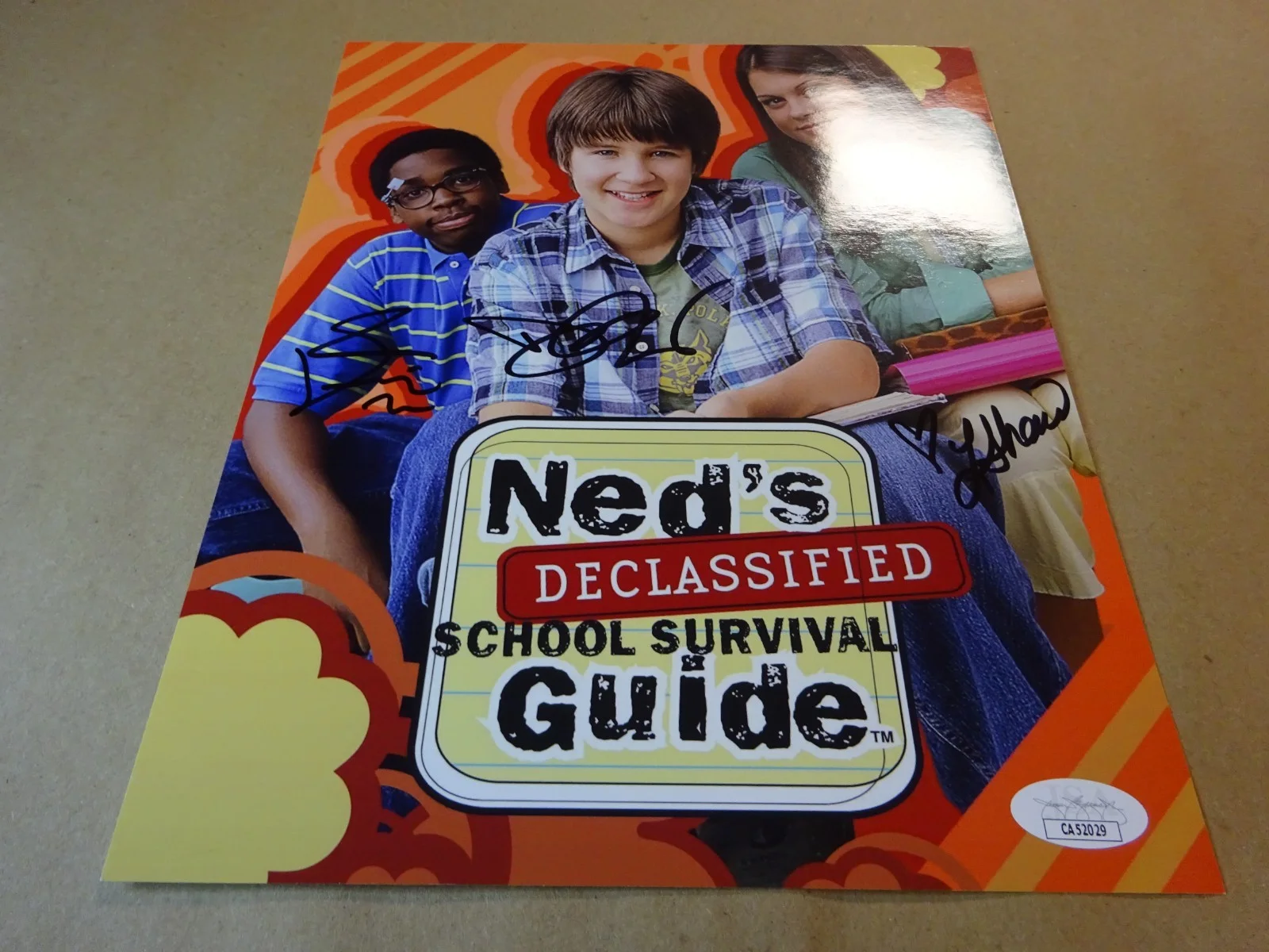 Daniel Curtis Lee, Devon Werkheiser, Lindsay Shaw — 8"x10" Photo Ned's Declassified School Survival Guide Signed by 3 JSA COA, изображение 2