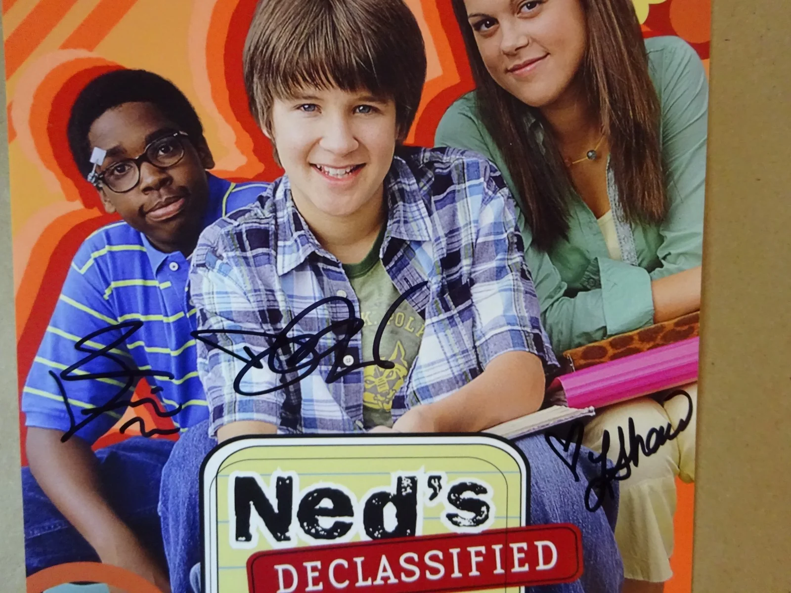 Daniel Curtis Lee, Devon Werkheiser, Lindsay Shaw — 8"x10" Photo Ned's Declassified School Survival Guide Signed by 3 JSA COA, изображение 3