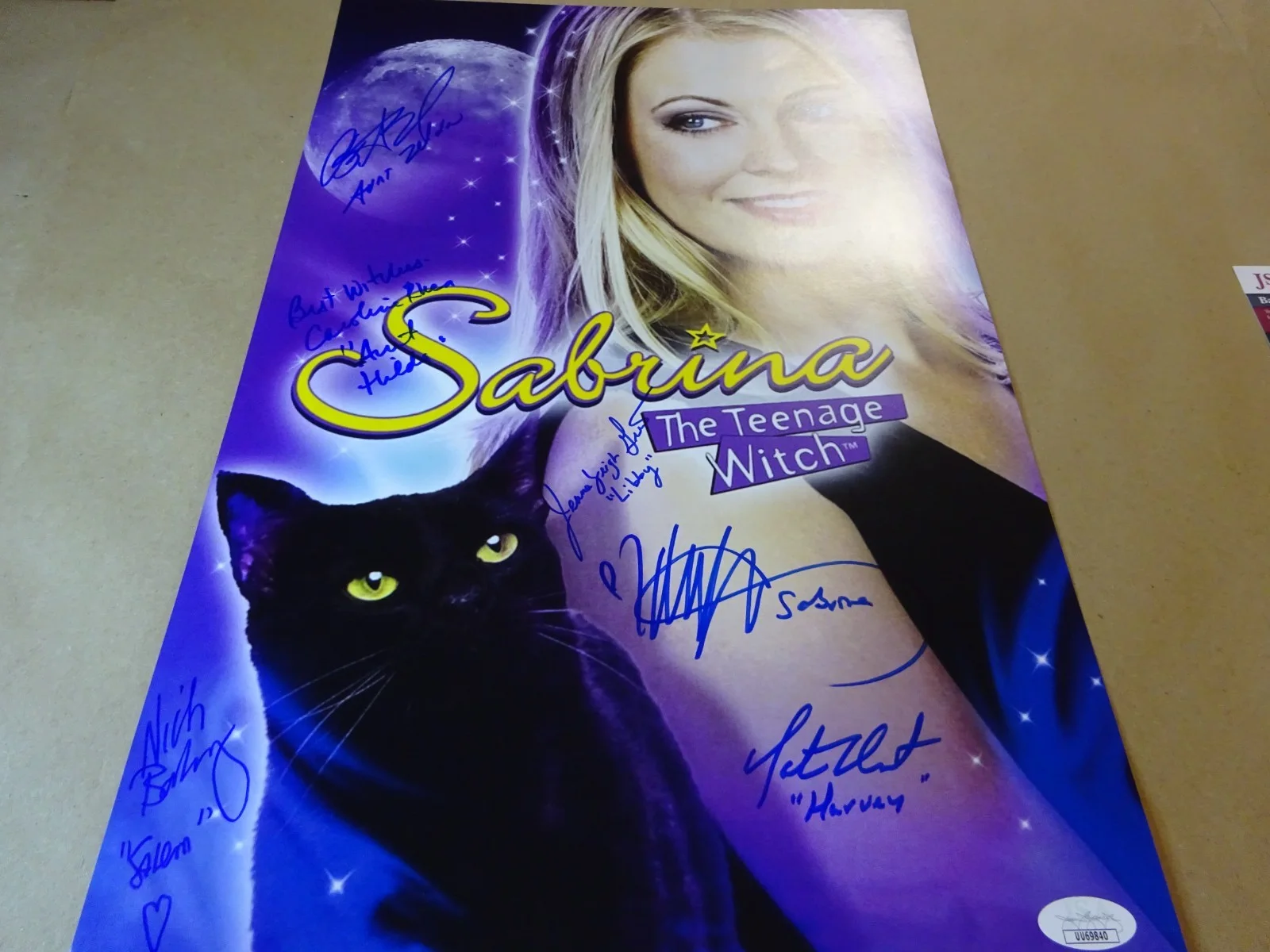 Melissa Joan Hart, Carolina Rhea, Beth Broderick, Nick Bakay — Sabrina The Teenage Witch 11"x17" Photo Signed by 6 - Complete Cast - JSA COA, image 3