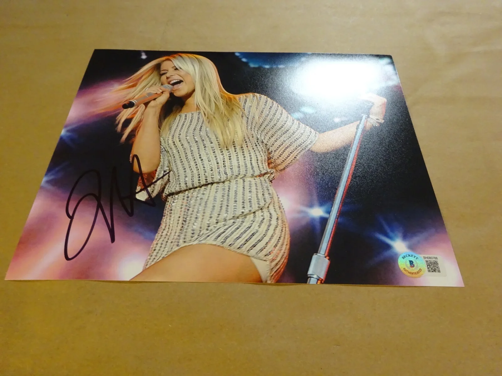 Julianne Hough — Autographed Julianne Hough Signed 8"x10" Photo Beckett BAS COA, изображение 2