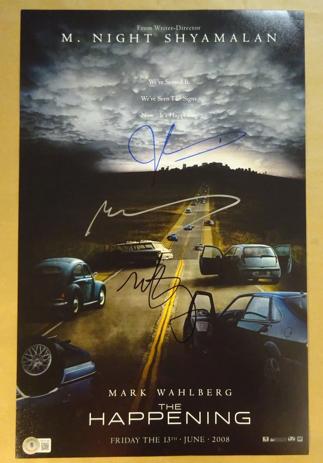 M Night Shyamalan, Mark Wahlberg, John Leguizamo — Signed The Happening 11x17 Photo Autographed by 3 Beckett COA LOA Mark Wahlberg, изображение 2