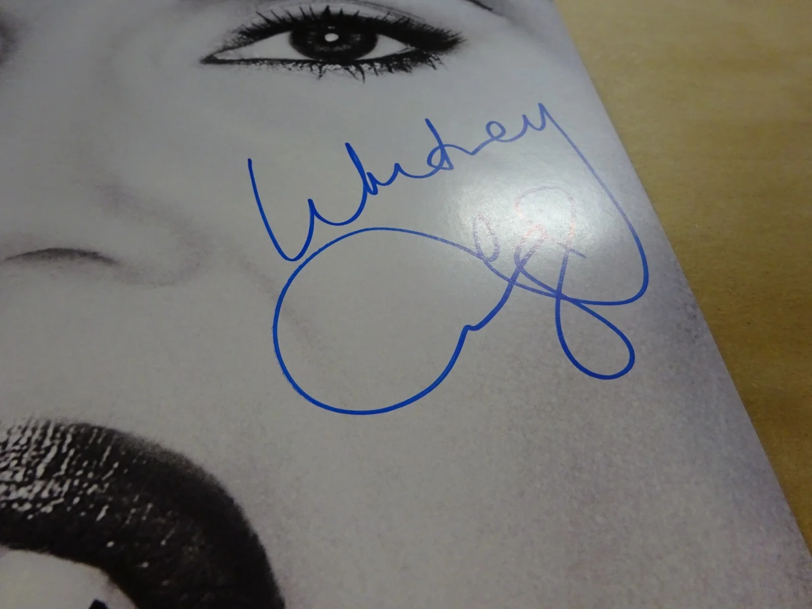 Whitney Cummings — Signed Whitney Cummings Autographed HBO I'm Your Girlfriend 11x17 Photo BAS COA, image 4
