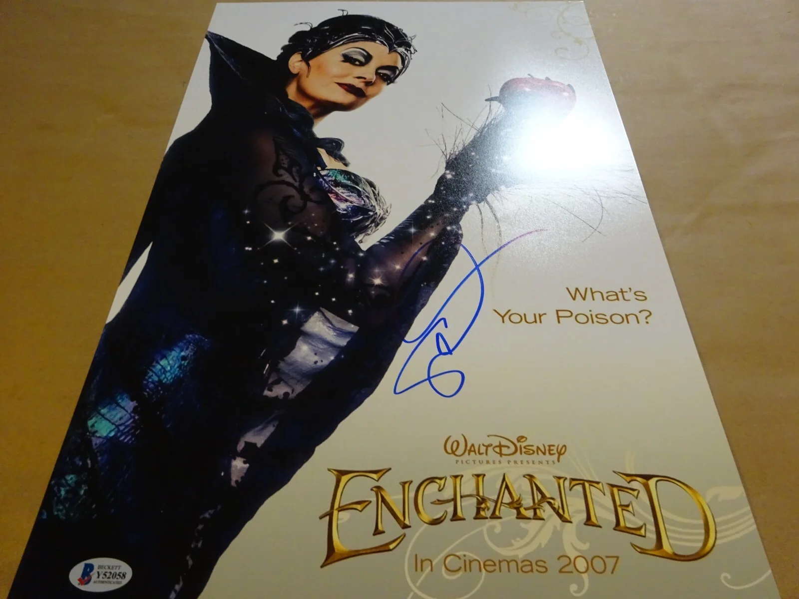 Susan Sarandon — Signed Susan Sarandon Autographed Enchanted 12"X18" Photo Beckett BAS COA, изображение 3