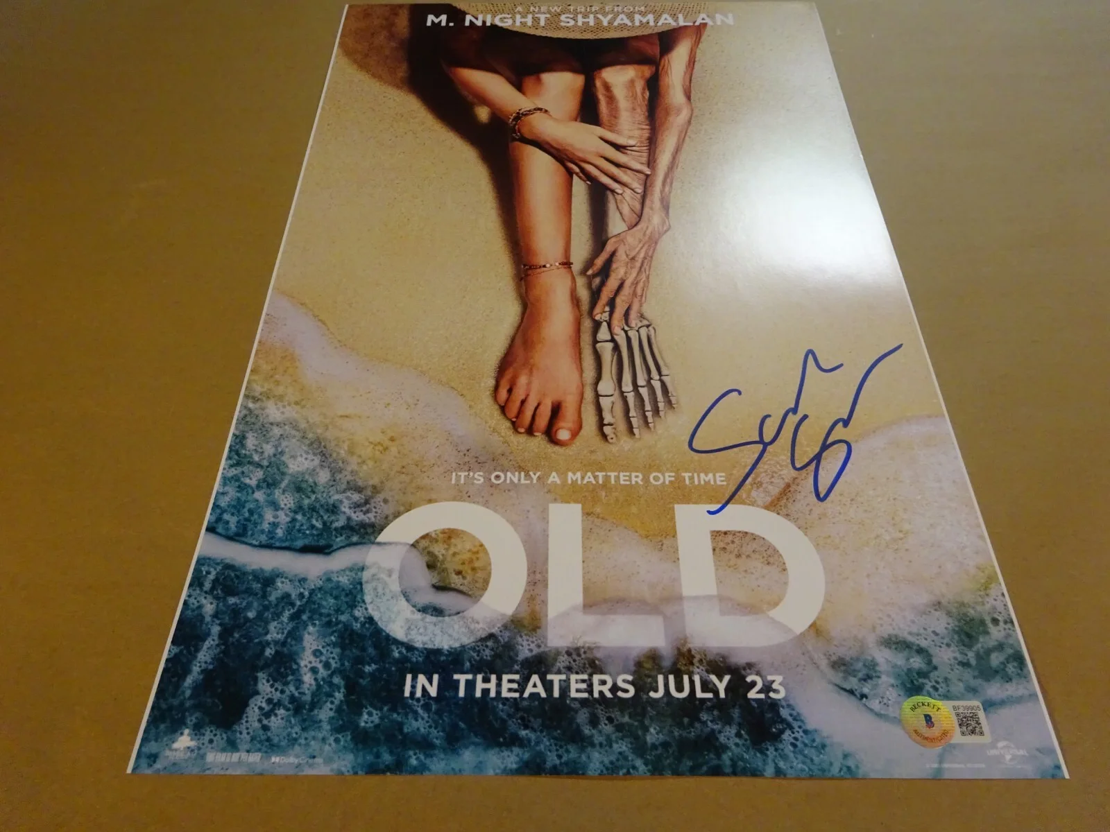 Saleka Shyamalan — Signed SALEKA SHYAMALAN Autographed OLD 11"x17" Photo Beckett BAS COA, image 2