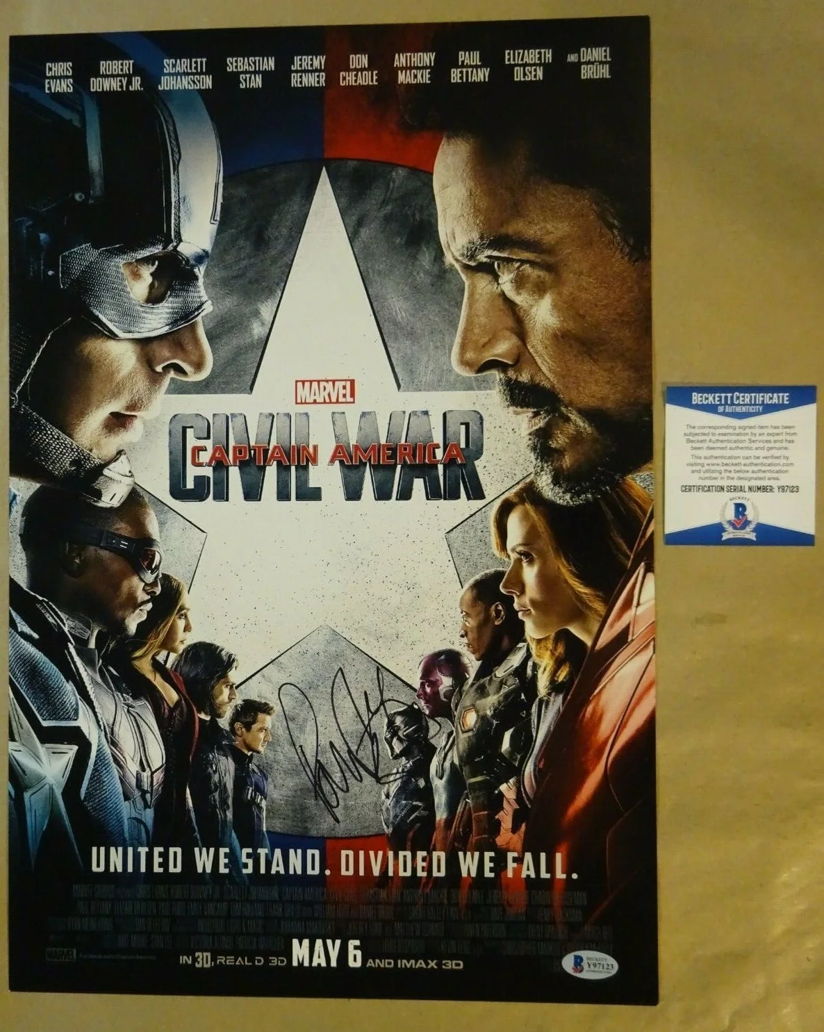 Paul Bettany — Signed PAUL BETTANY CAPTAIN AMERICA CIVIL WAR 12"x18" Photo BECKETT BAS COA