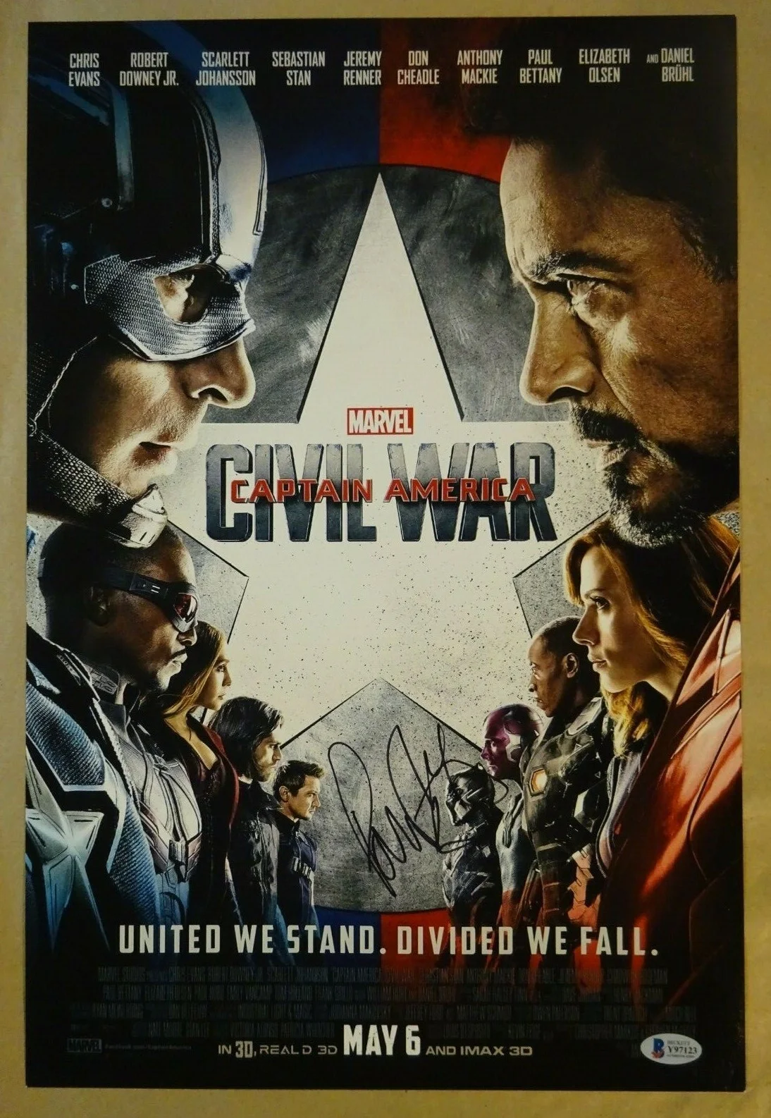 Paul Bettany — Signed PAUL BETTANY CAPTAIN AMERICA CIVIL WAR 12"x18" Photo BECKETT BAS COA, изображение 2