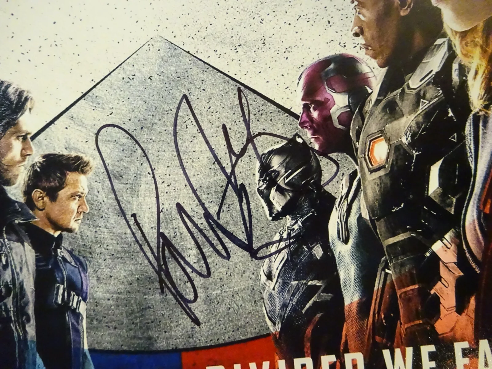 Paul Bettany — Signed PAUL BETTANY CAPTAIN AMERICA CIVIL WAR 12"x18" Photo BECKETT BAS COA, изображение 3