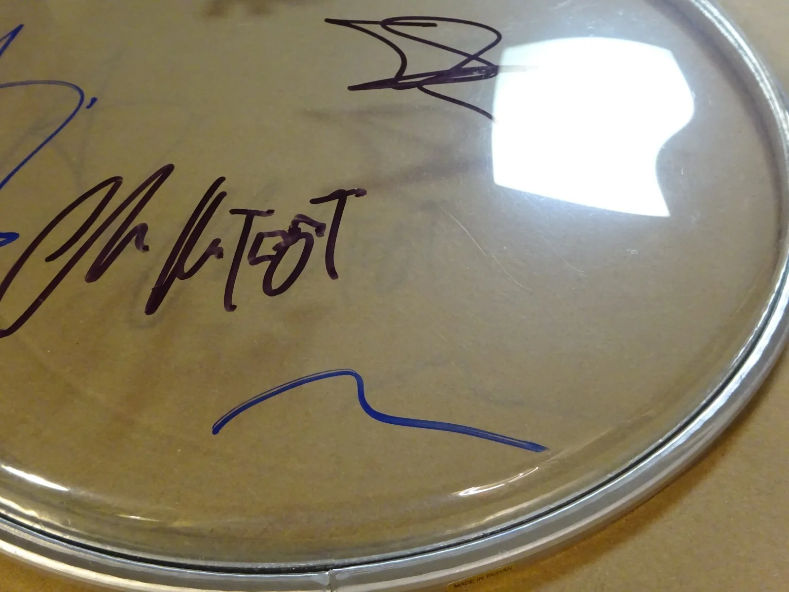 Autographed THE WAR ON DRUGS Drum Head Signed By 4 BECKETT BAS LOA COA, изображение 5