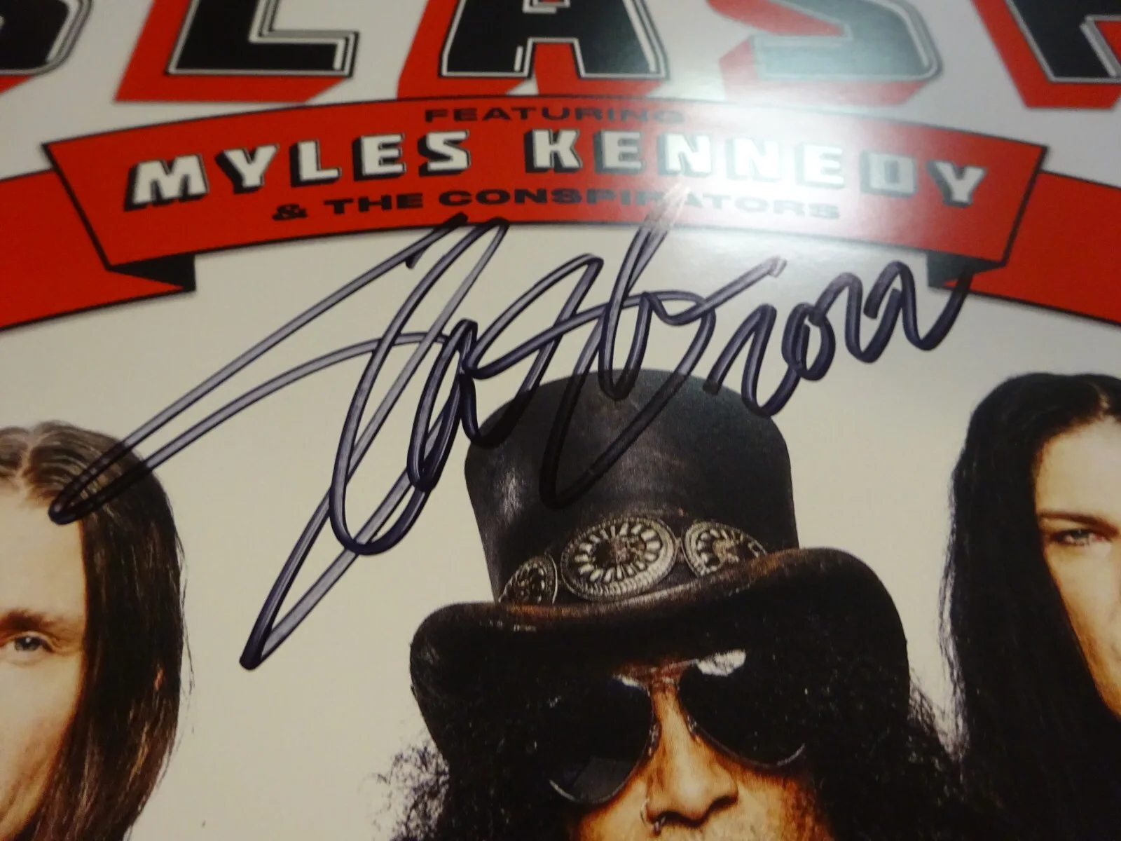 Autographed SLASH Feat Miles Kennedy Signed Album Flat Photo BECKETT COA LOA BAS, изображение 4