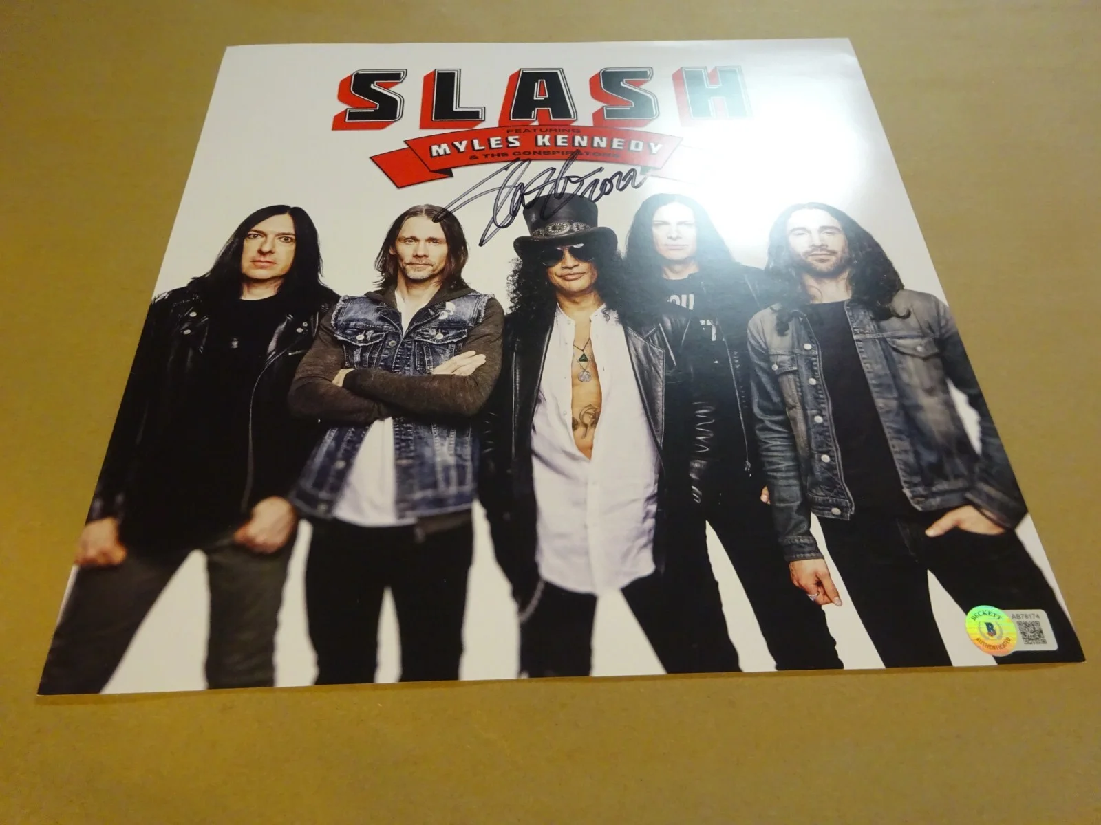 Autographed SLASH Feat Miles Kennedy Signed Album Flat Photo BECKETT COA LOA BAS, изображение 5