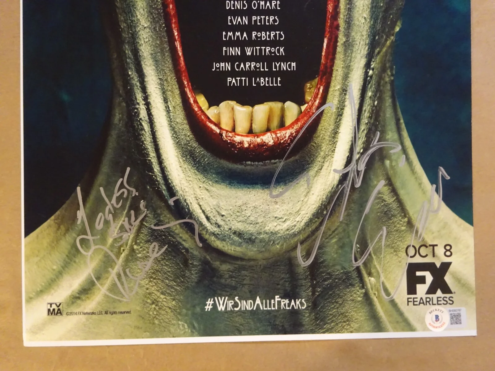 Erika Ervin, Rose Siggins — Autographed Ervin & Siggins Signed AHS Freak Show 11"x17" Photo Beckett BAS COA, image 3