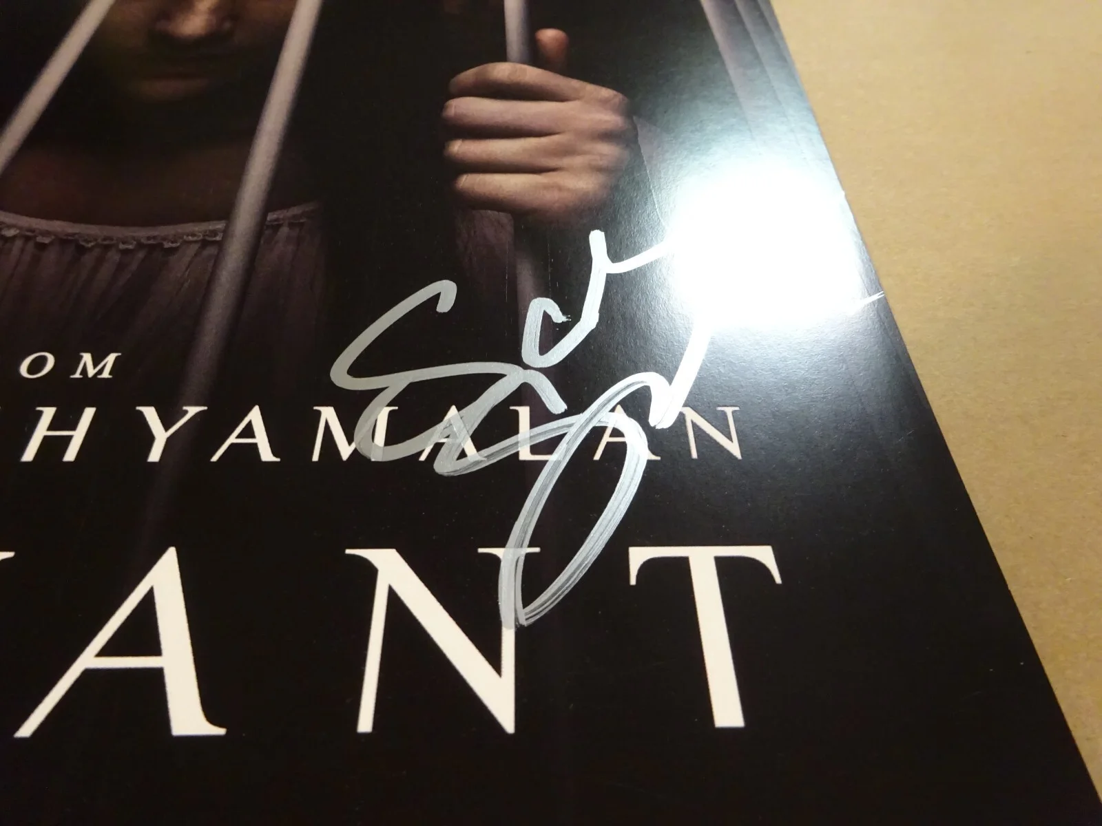 Saleka Shyamalan — Signed SALEKA SHYAMALAN Autographed SERVANT 11"x17" Photo Beckett BAS COA, изображение 4