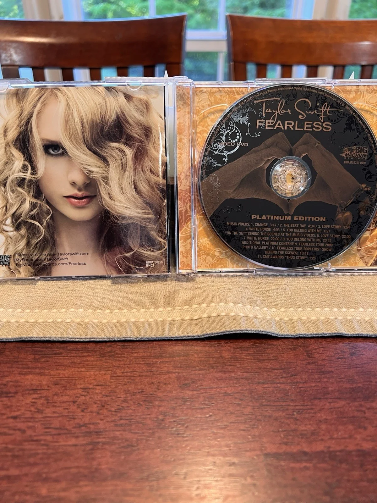 Taylor Swift Signed Autographed Fearless Platinum Edition CD Cover, изображение 2