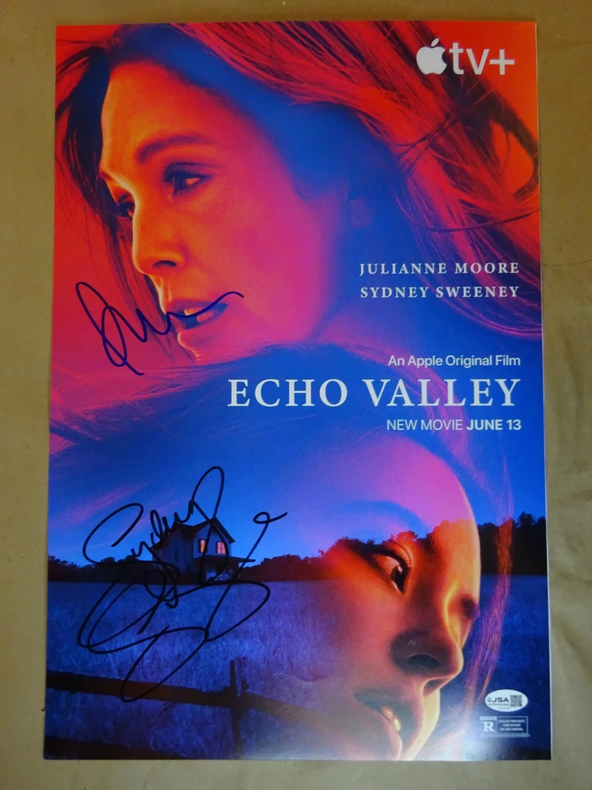 Sydney Sweeney, Julianne Moore — Signed Sydney Sweeney & Julianne Moore Echo Valley 12"x18" Photo JSA COA, изображение 2
