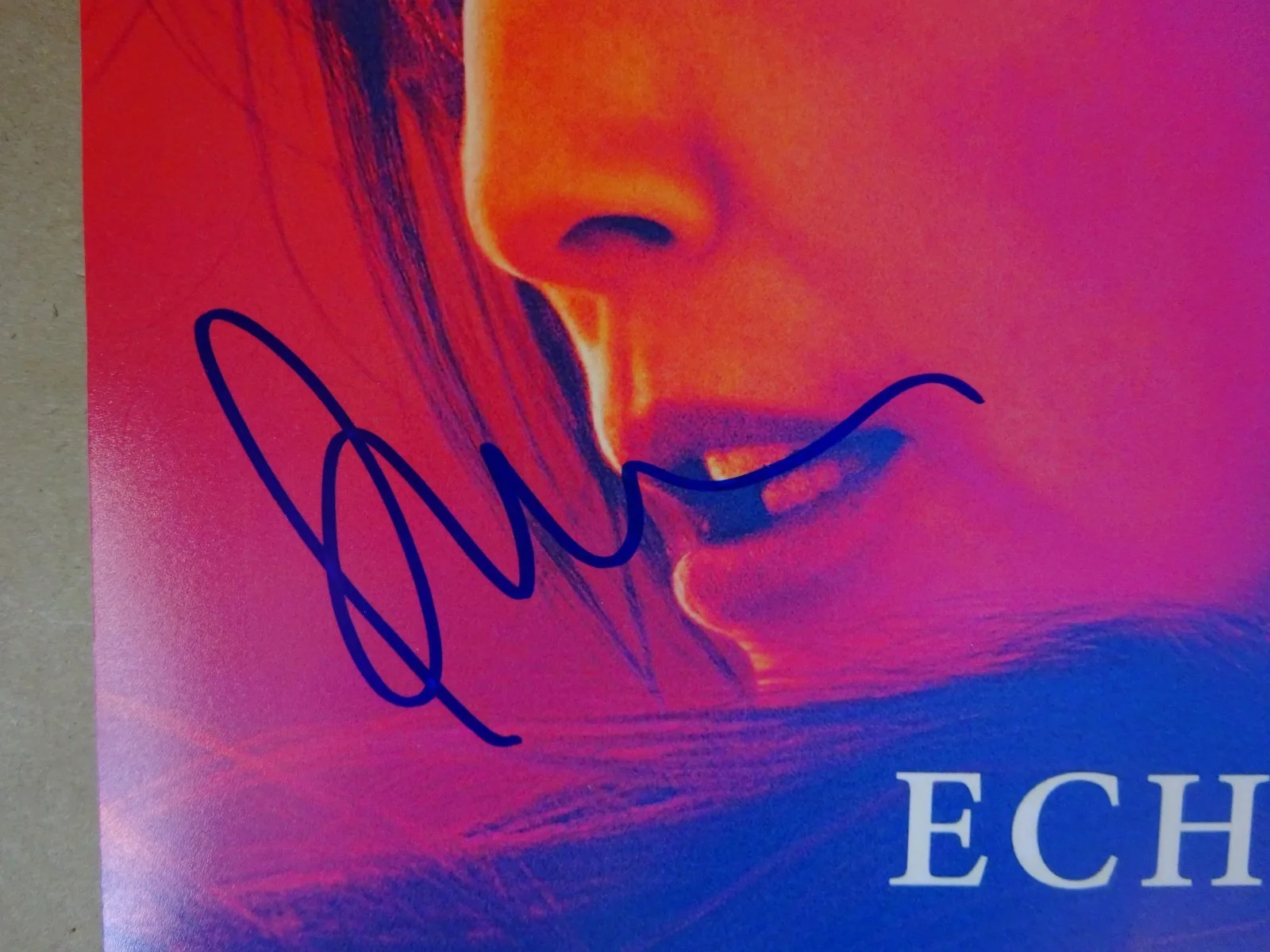 Sydney Sweeney, Julianne Moore — Signed Sydney Sweeney & Julianne Moore Echo Valley 12"x18" Photo JSA COA, изображение 5
