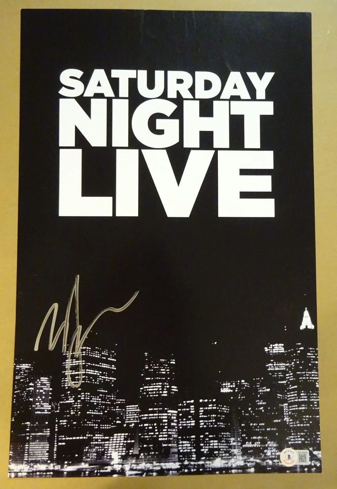 Michael Che — Signed MICHAEL CHE Autographed SATURDAY NIGHT LIVE 11"x17" Photo Beckett BAS COA