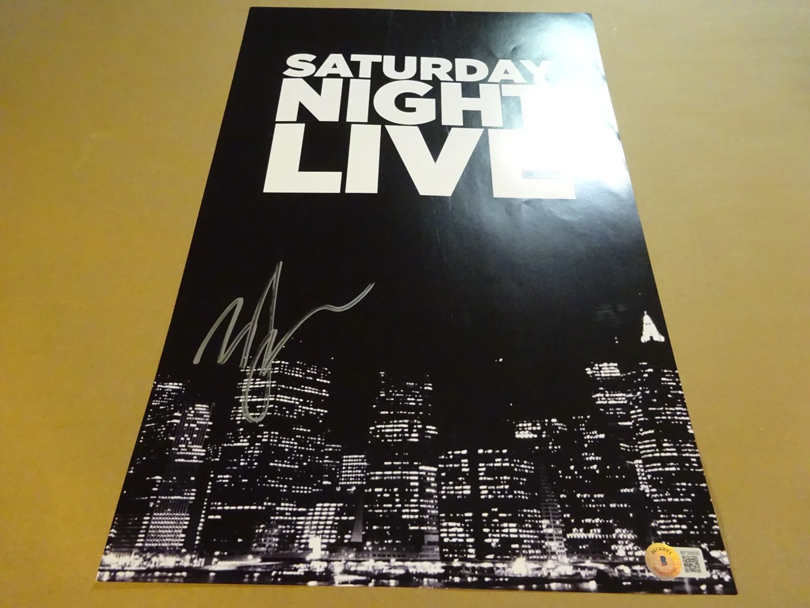 Michael Che — Signed MICHAEL CHE Autographed SATURDAY NIGHT LIVE 11"x17" Photo Beckett BAS COA, изображение 2