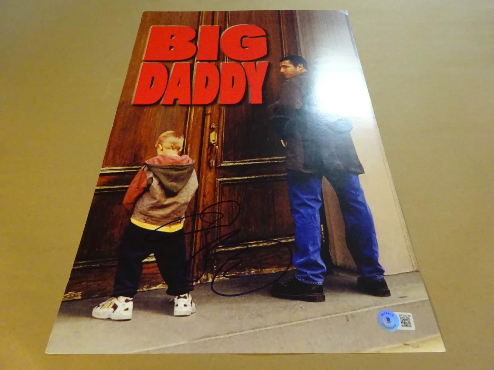 Adam Sandler — Signed Adam Sandler Autographed Big Daddy 11"x17" Photo Beckett BAS COA, изображение 2