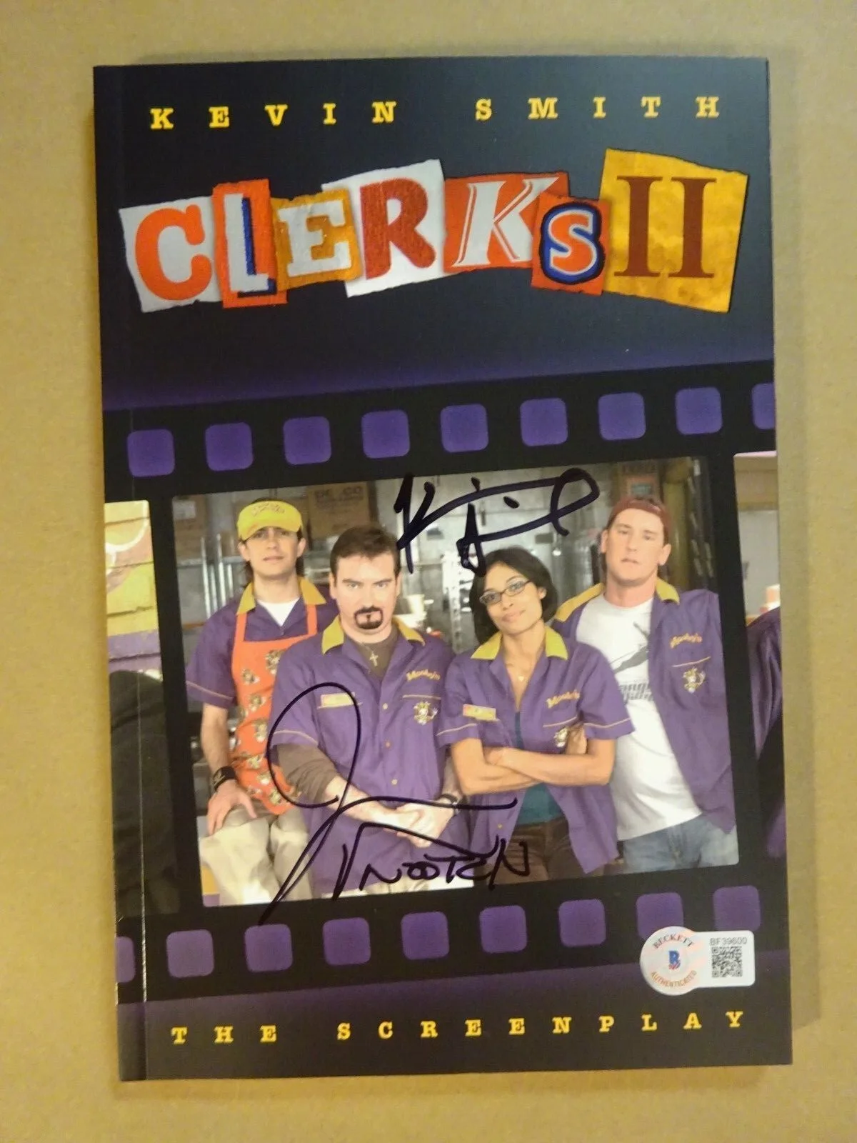 Kevin Smith and Jason Mewes — Signed KEVIN SMITH And JASON MEWES Autographed Clerks II Screenplay Book BAS COA