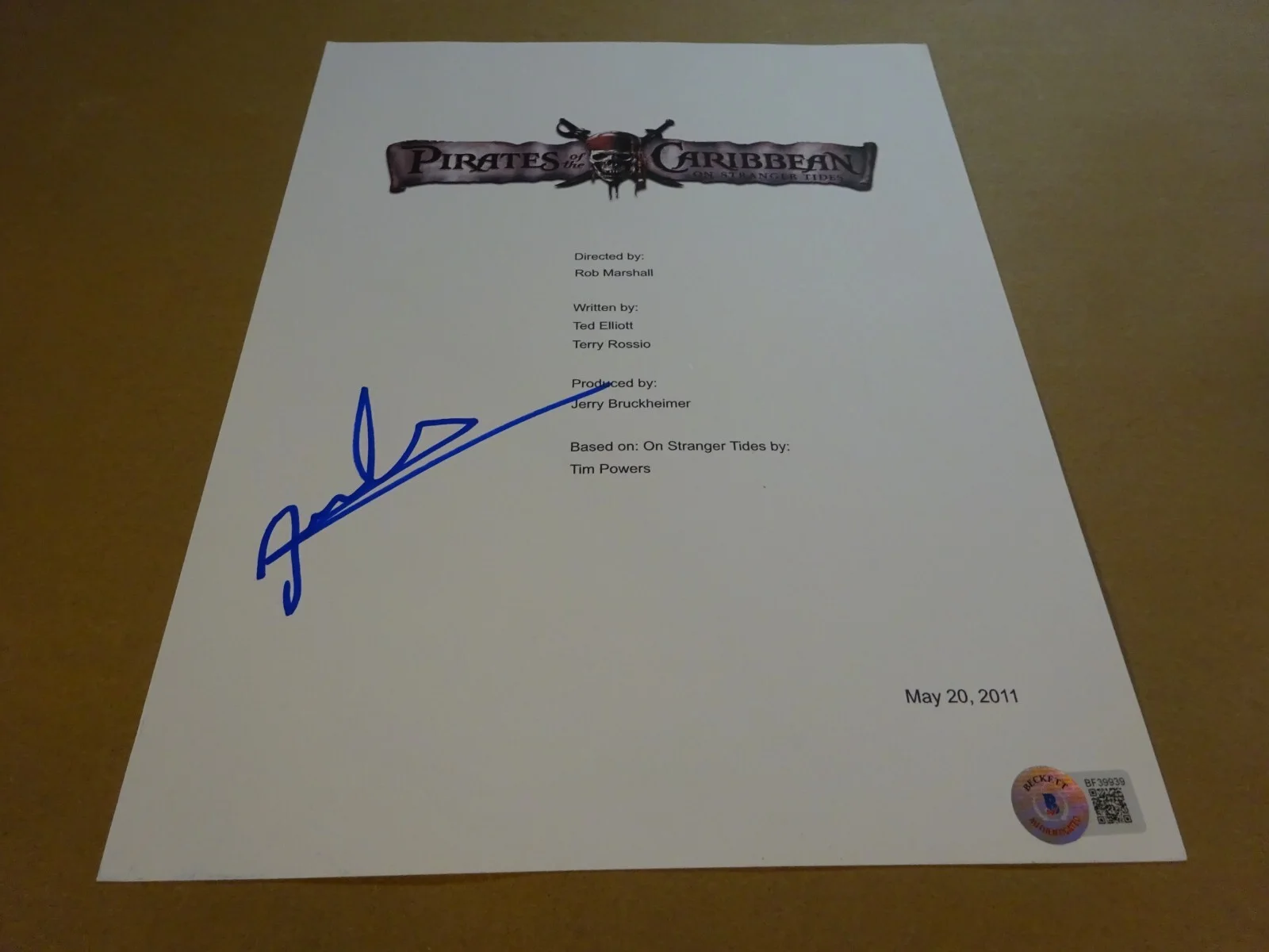 Penelope Cruz — Autographed Penelope Cruz Signed Pirates of the Caribbean Script Cover BAS COA, изображение 2