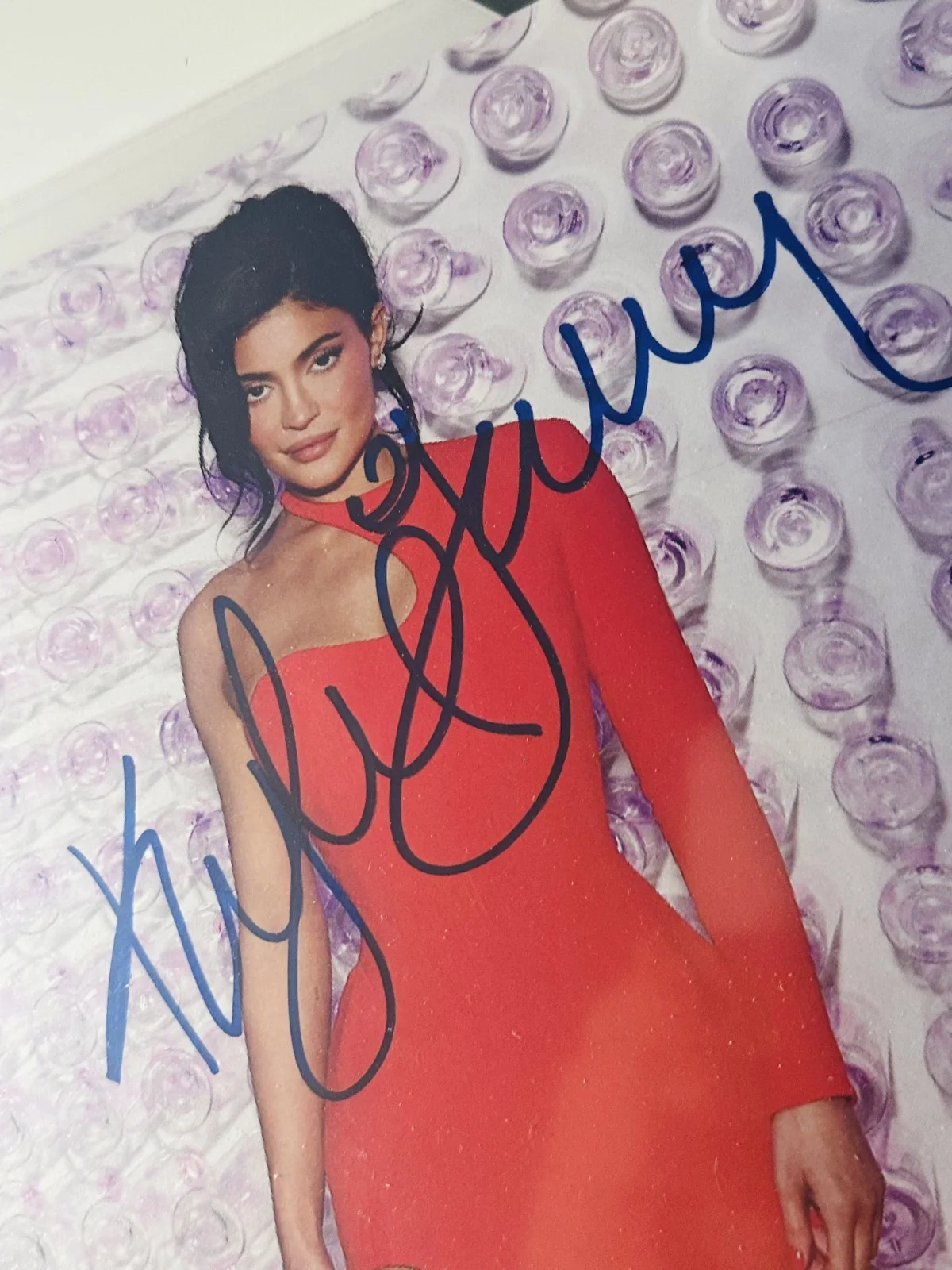 KYLIE JENNER — KYLIE JENNER HAND SIGNED 8X10 PHOTO/COA, image 2