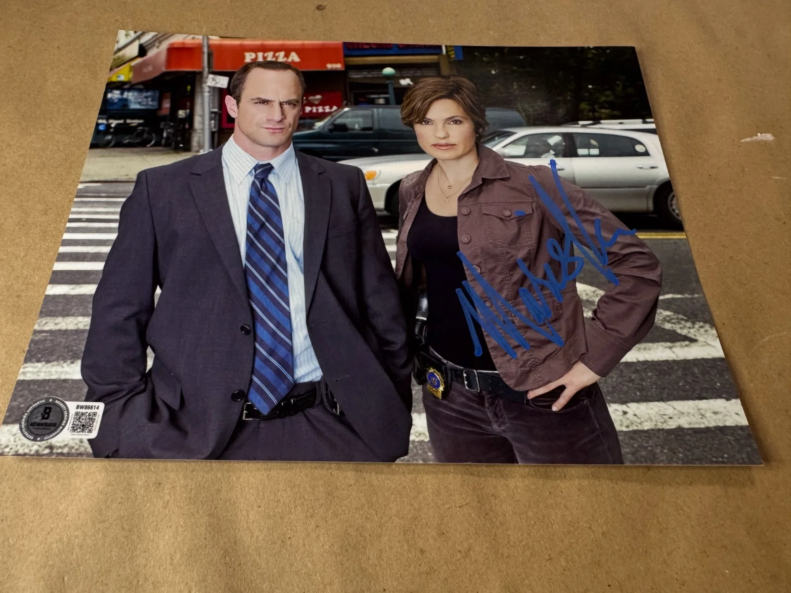 Mariska Hargitay — Signed Mariska Hargitay Autographed Law And Order SVU 8"x10" Photo BAS COA, image 2