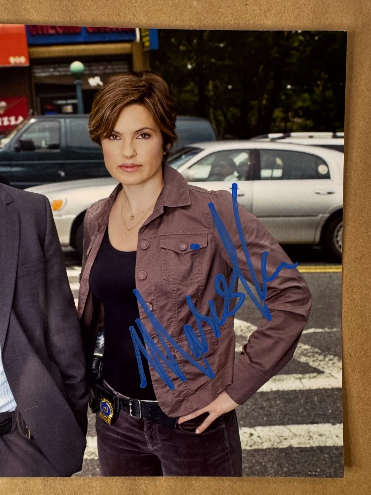 Mariska Hargitay — Signed Mariska Hargitay Autographed Law And Order SVU 8"x10" Photo BAS COA, image 3