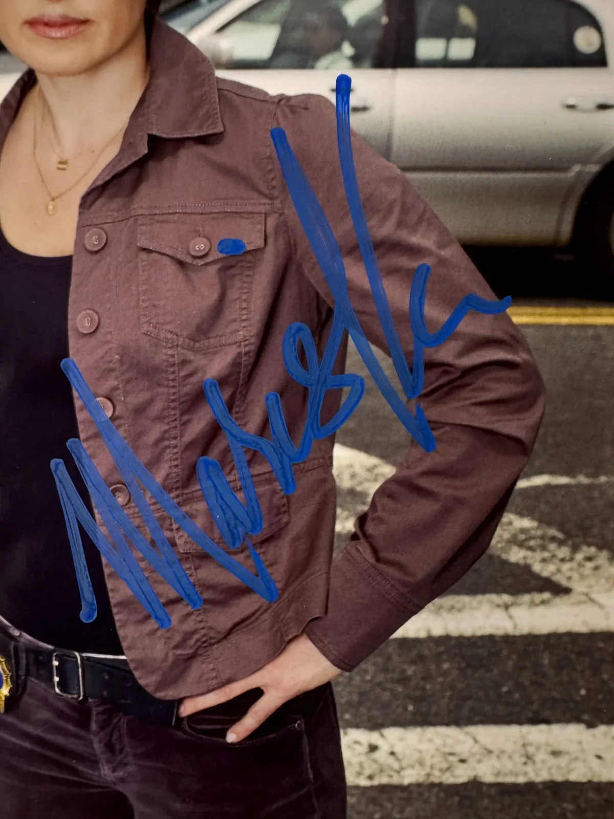 Mariska Hargitay — Signed Mariska Hargitay Autographed Law And Order SVU 8"x10" Photo BAS COA, image 4