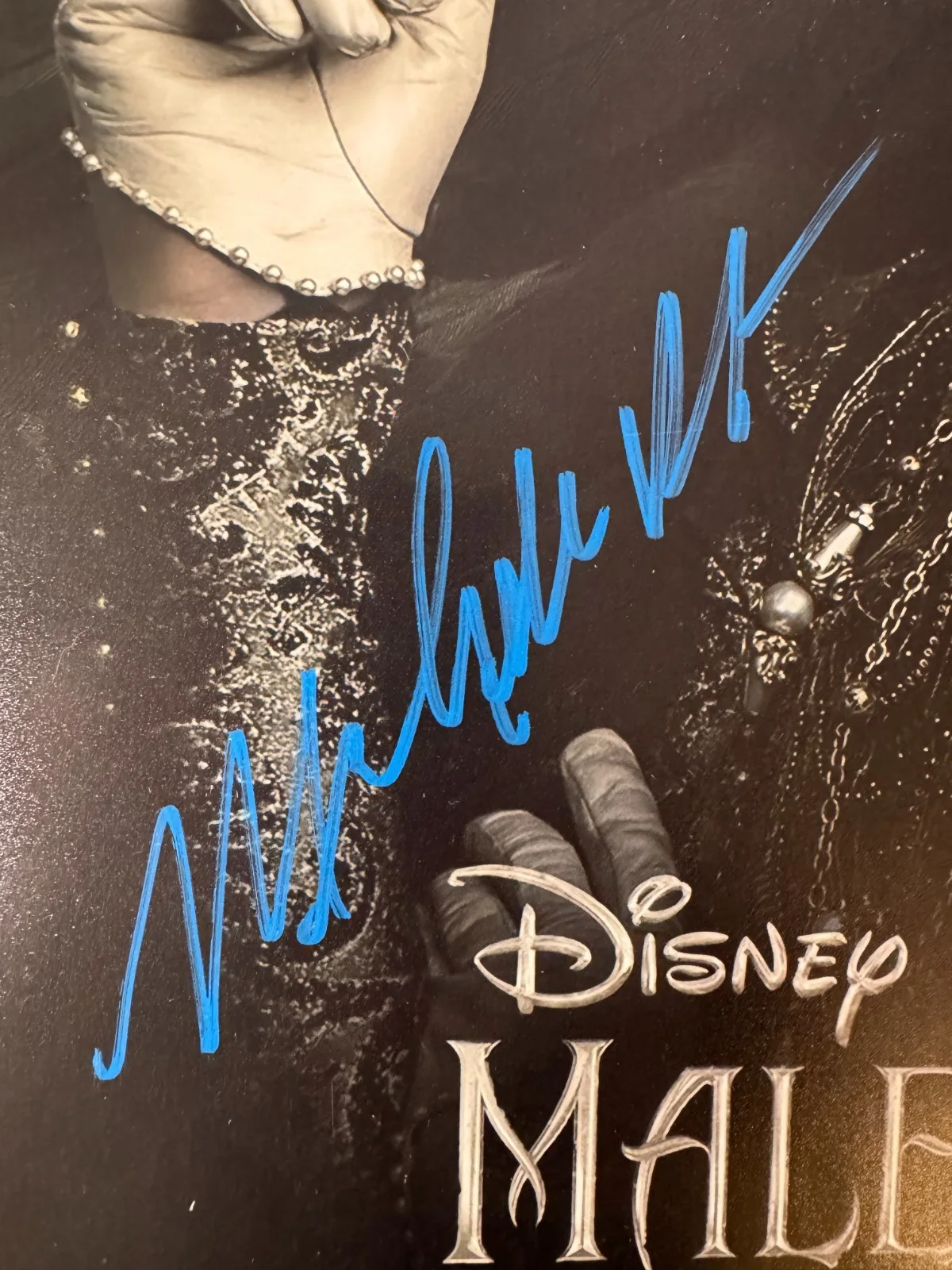 Michelle Pfeiffer — Signed Michelle Pfeiffer Autographed Maleficent 11”x17” Photo Beckett BAS COA, изображение 4