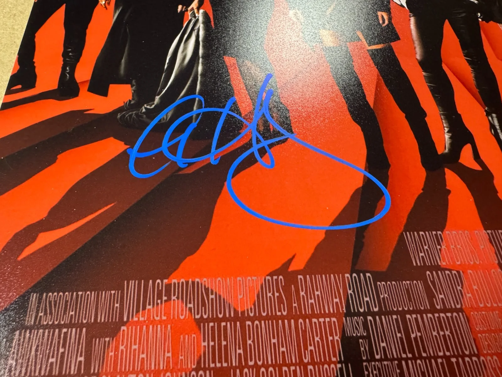 Anne Hathaway — Signed Anne Hathaway Autographed Ocean's 8 11”x17” Photo Beckett BAS COA, image 4